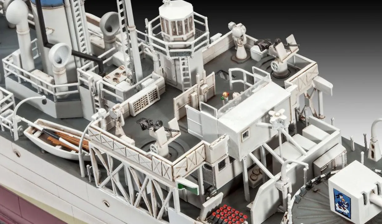 Revell 1/144 HMCS Snowberry Flower Class Corvette