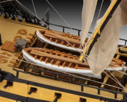Revell 1/225 HMS Victory Battle of Trafalgar Gift Set