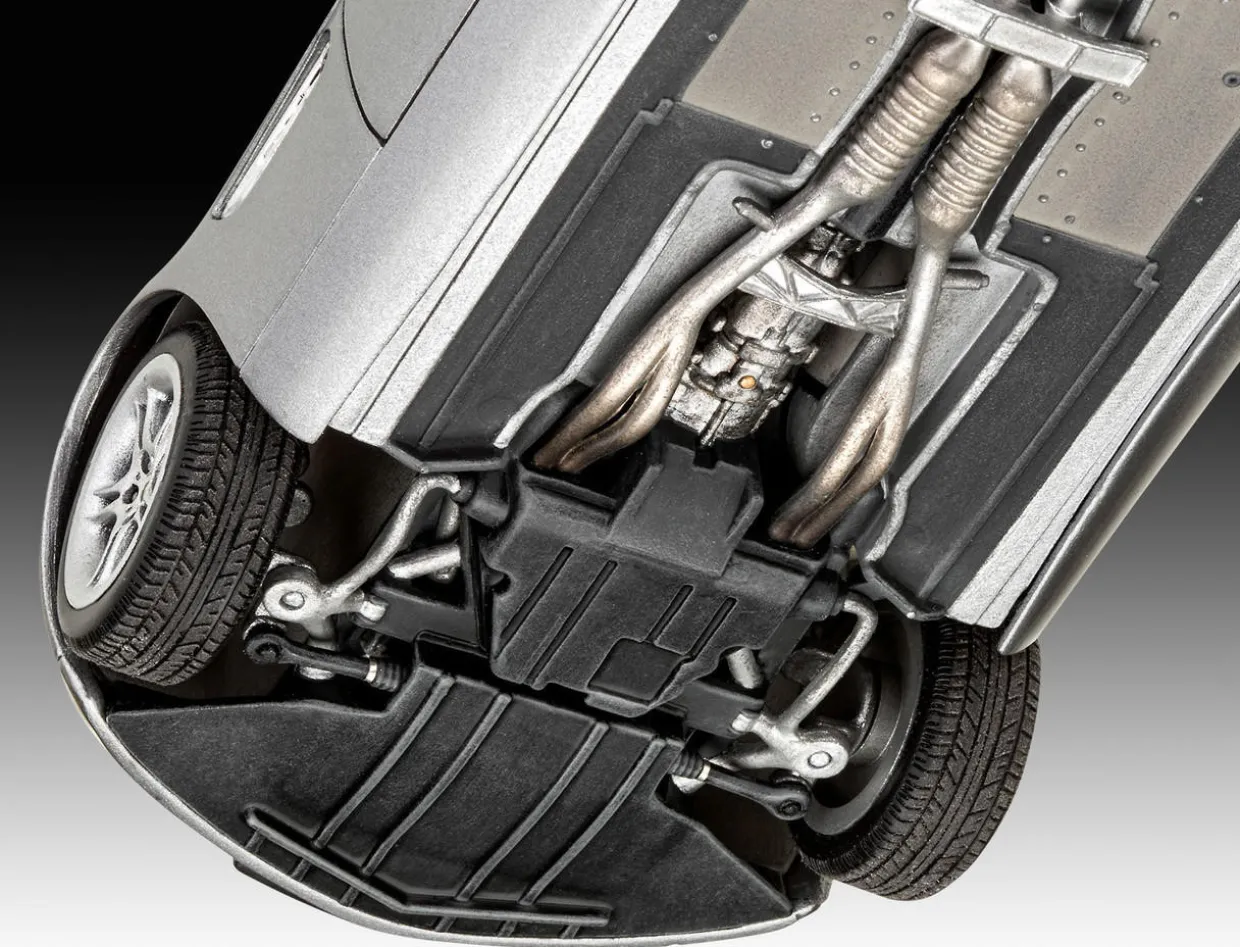 Revell 1/24 James Bond BMW Z8 Gift Set