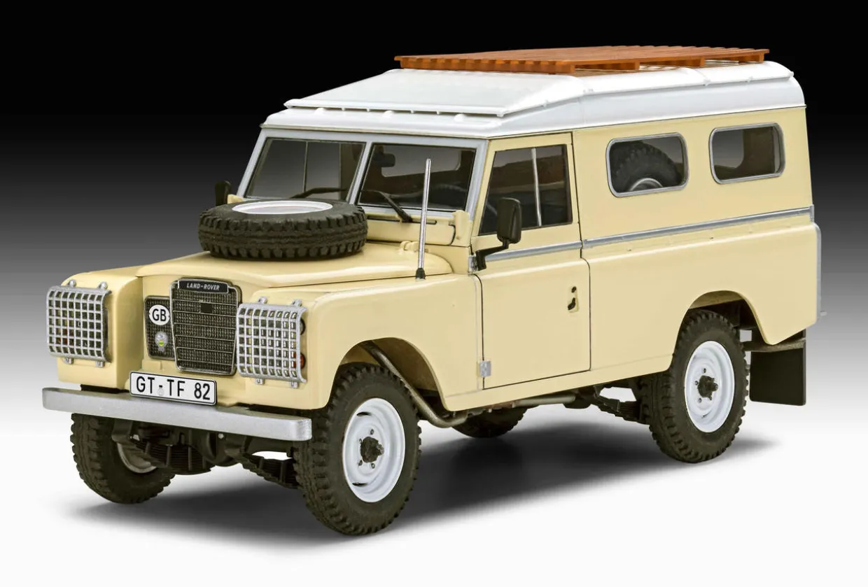 Revell 1/24 Land Rover Series III LWB 109 Commercial Starter Set
