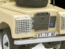 Revell 1/24 Land Rover Series III LWB 109 Commercial Starter Set