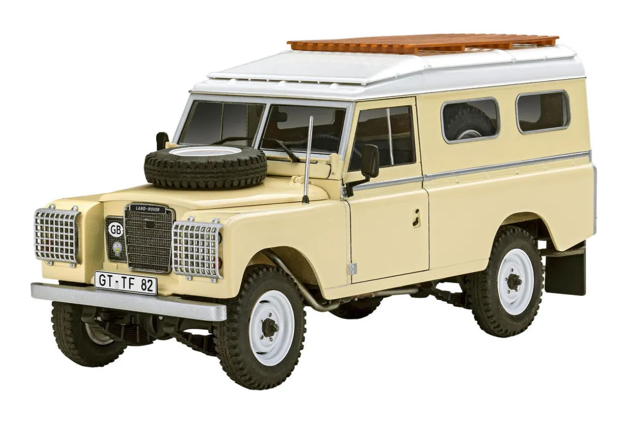 Revell 1/24 Land Rover Series III LWB 109 Commercial