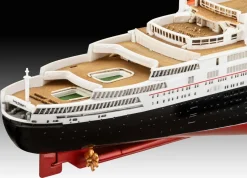 Revell 1/1200 Queen Elizabeth 2 (QE2)