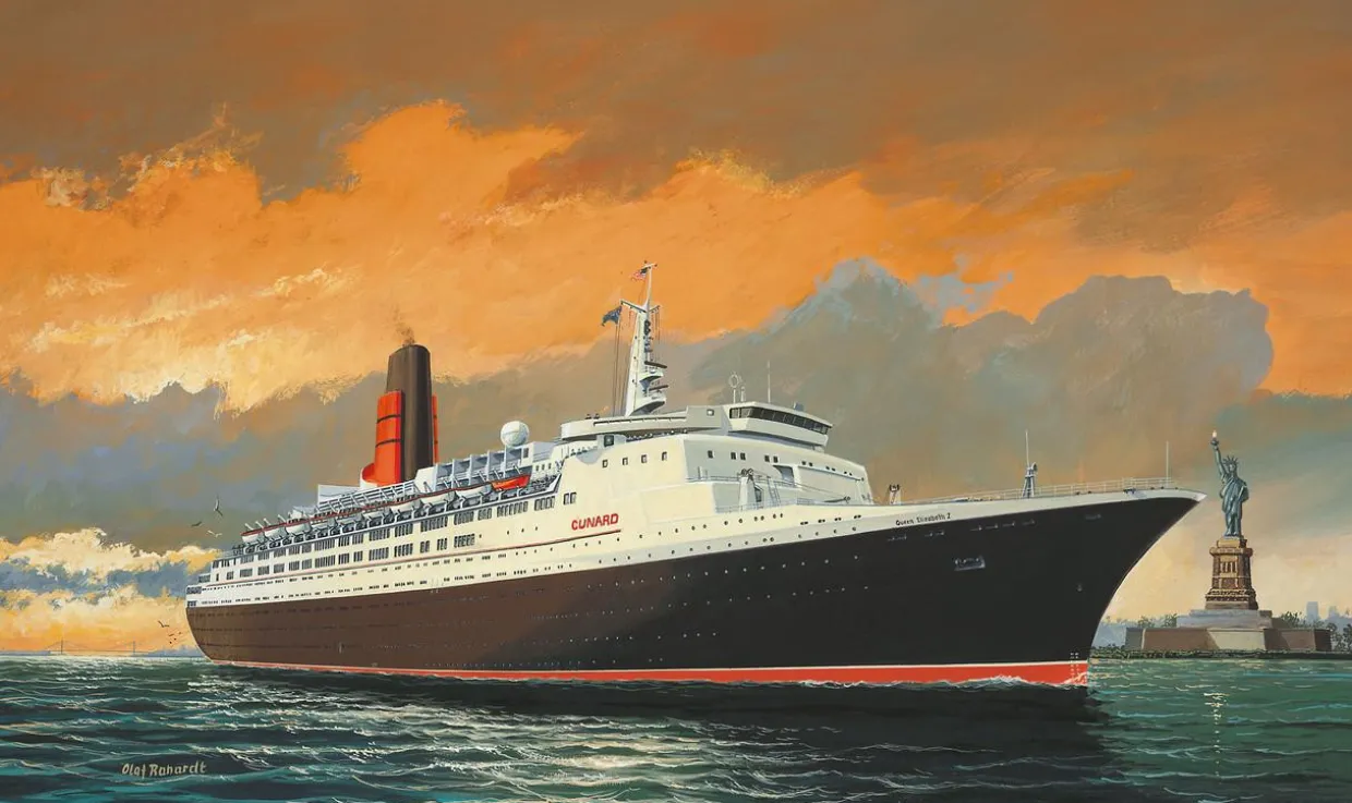 Revell 1/1200 Queen Elizabeth 2 (QE2)