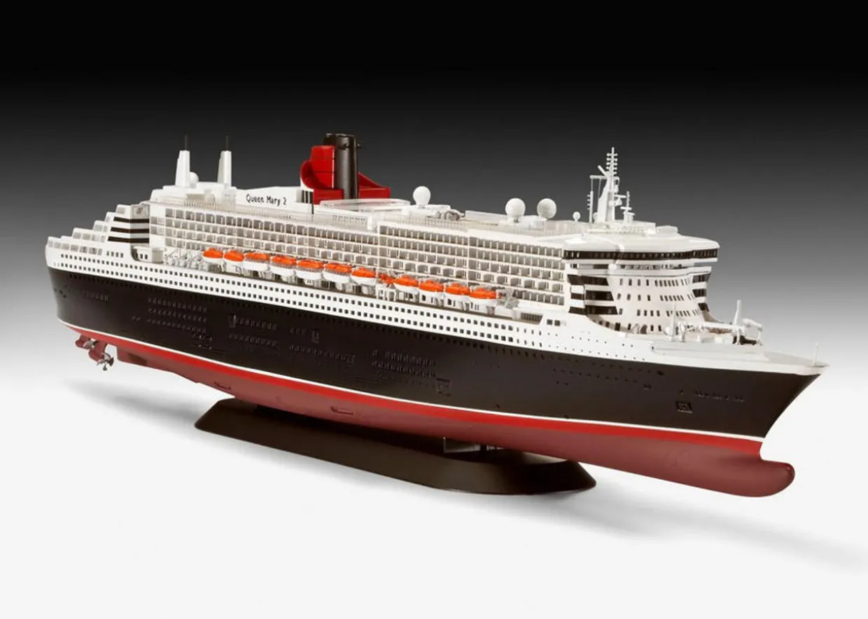 Revell 1/700 Queen Mary 2
