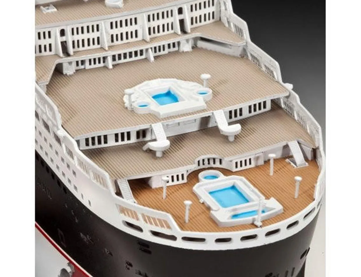 Revell 1/700 Queen Mary 2