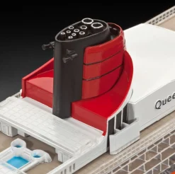 Revell 1/700 Queen Mary 2