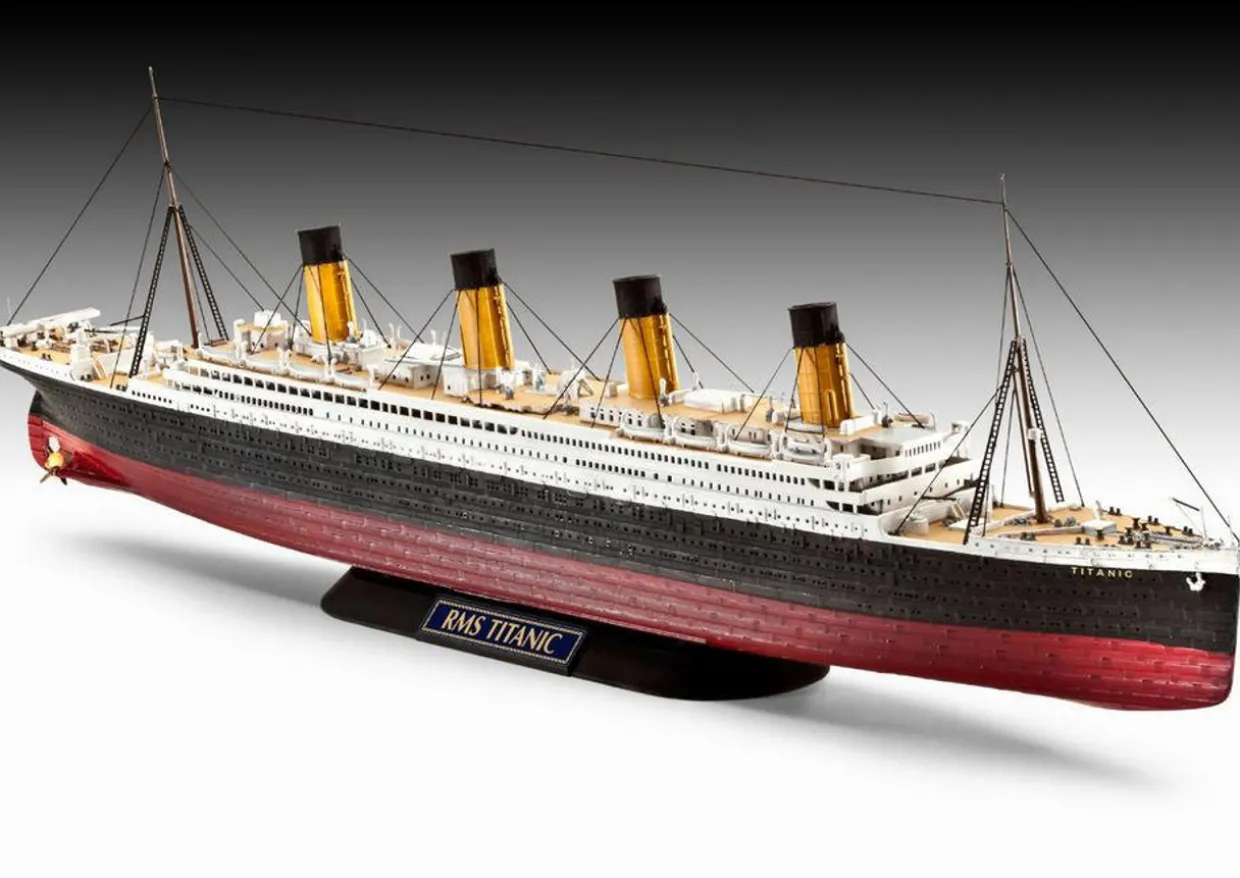 Revell 1/700 RMS Titanic