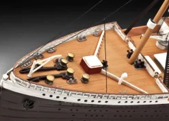 Revell 1/400 RMS Titanic 100 Year Anniversary Gift Set