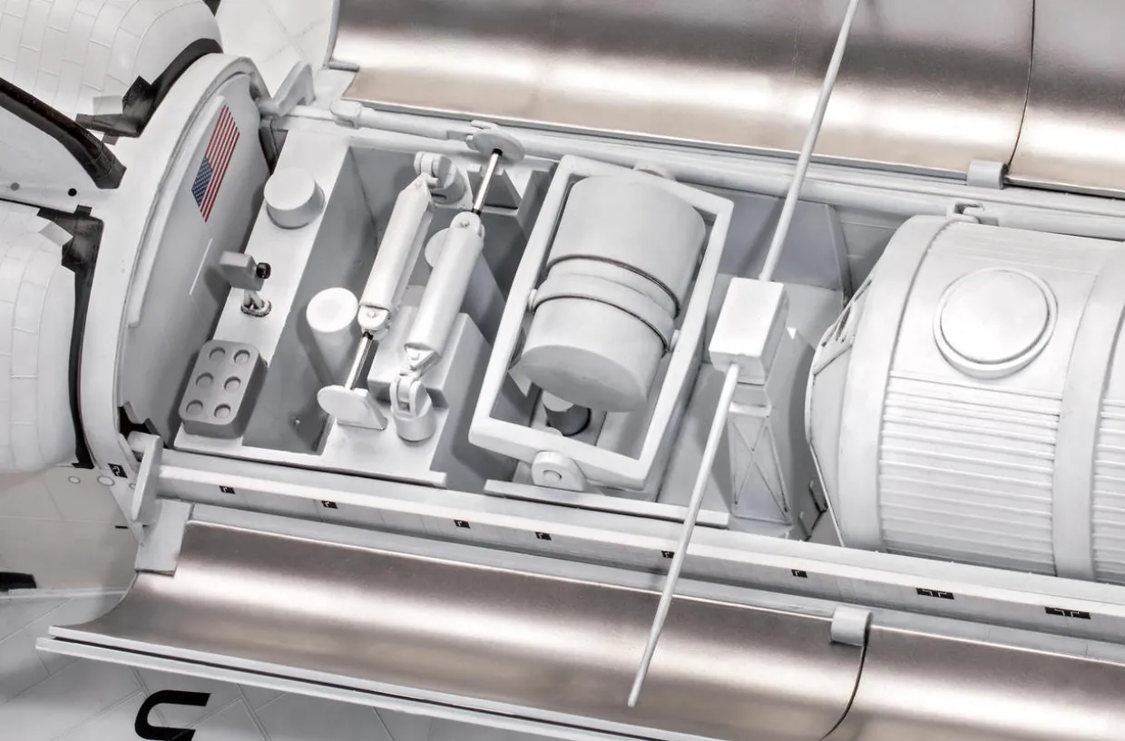 Revell 1/72 Space Shuttle Atlantis 40th Anniversary