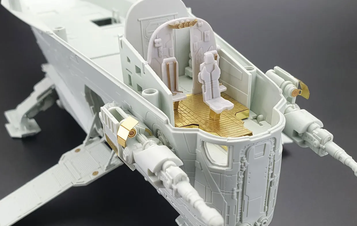 Revell 1/72 Star Wars The Mandalorian Razor Crest Platinum Edition