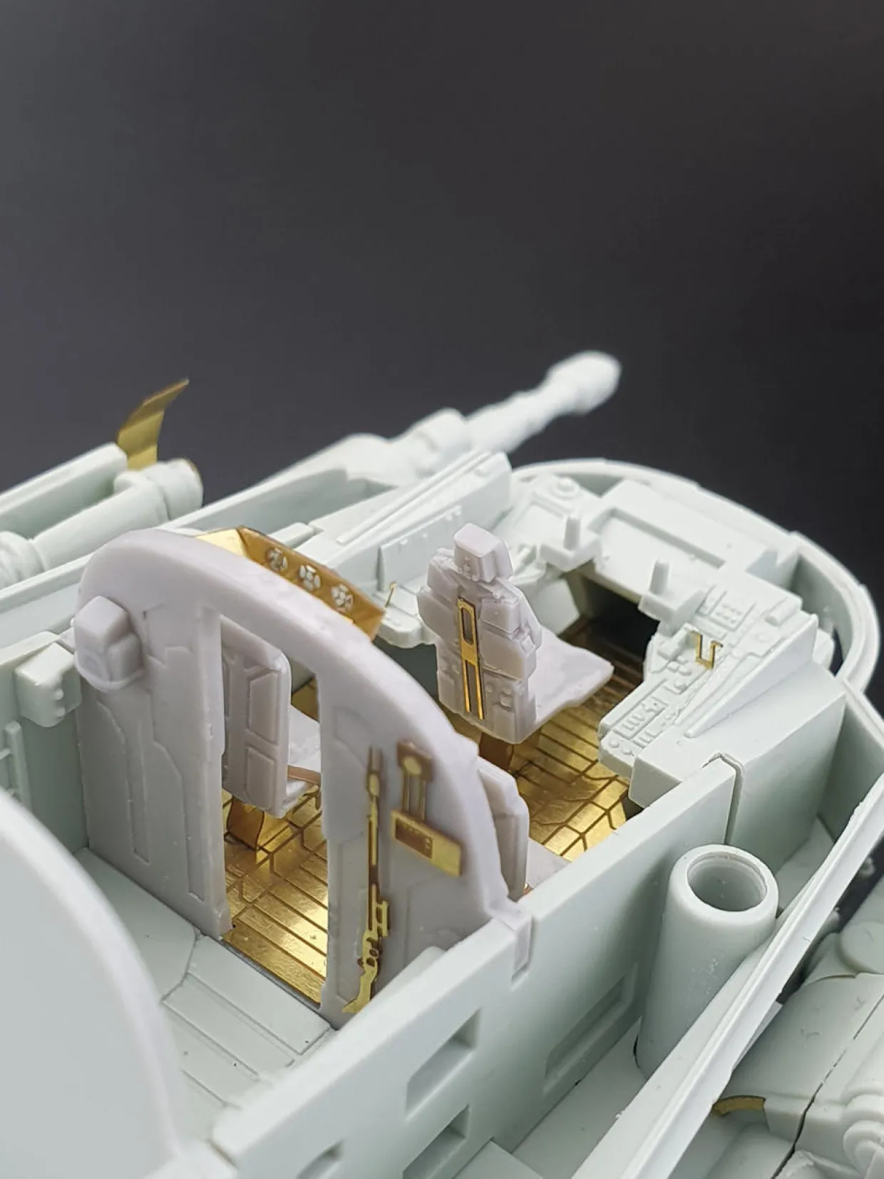 Revell 1/72 Star Wars The Mandalorian Razor Crest Platinum Edition