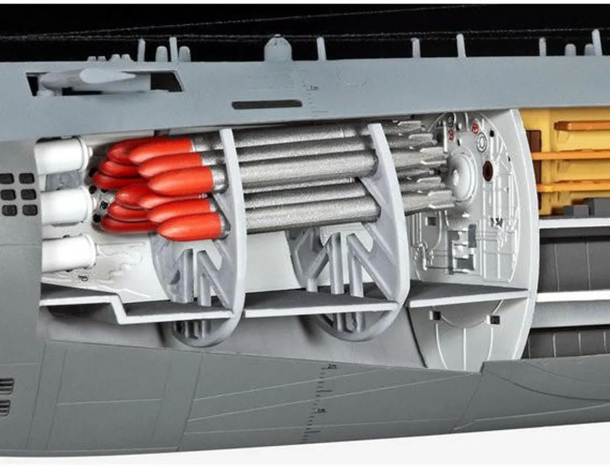 Revell 1/144 U-Boat Type XXI with Interior Detail