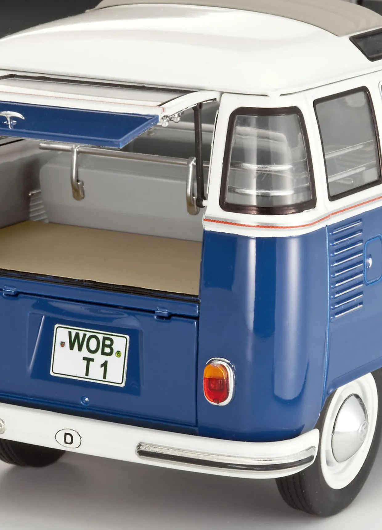 Revell 1/24 Volkswagen T1 Samba Bus Starter Set
