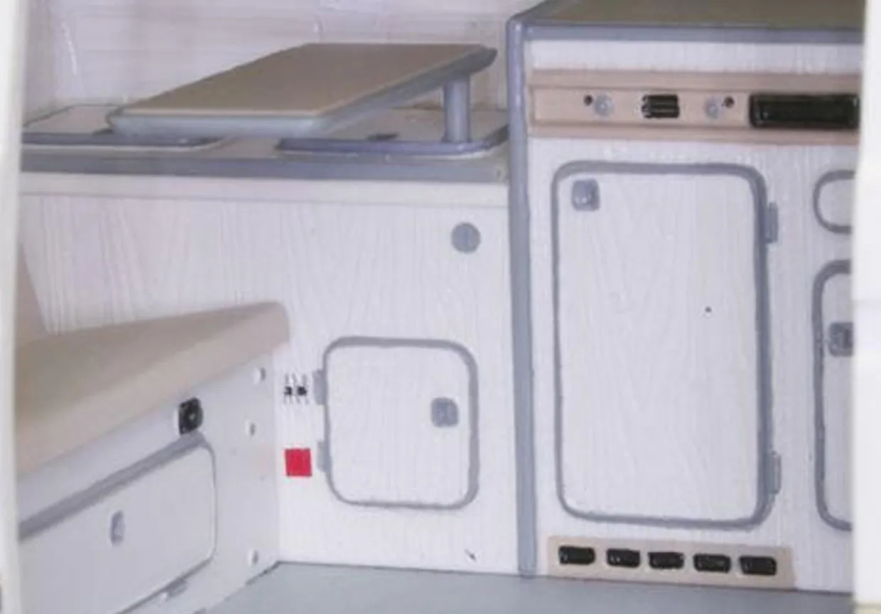 Revell 1/25 Volkswagen T3 Westfalia Joker Camper Van