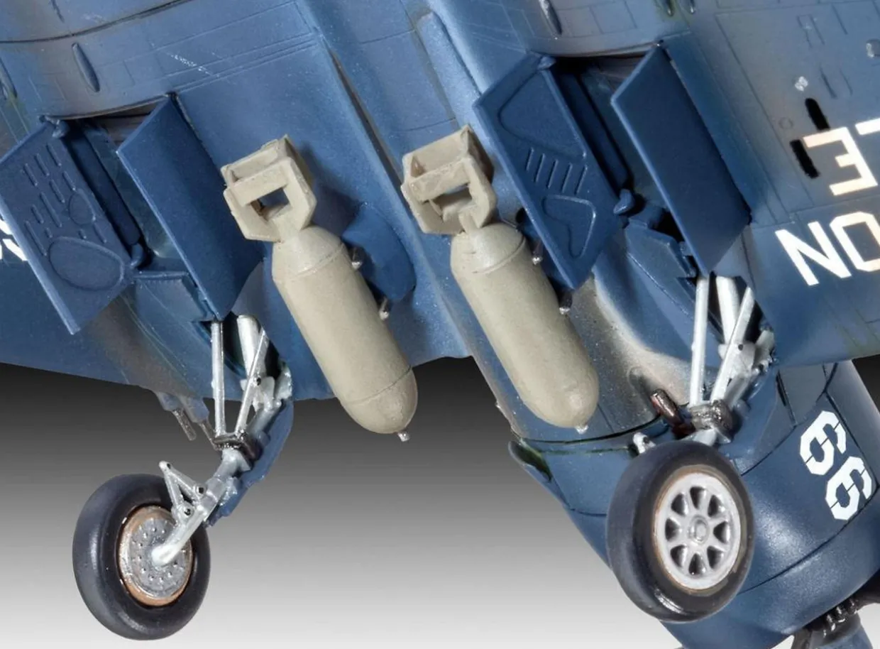 Revell 1/72 Vought F4U-4 Corsair