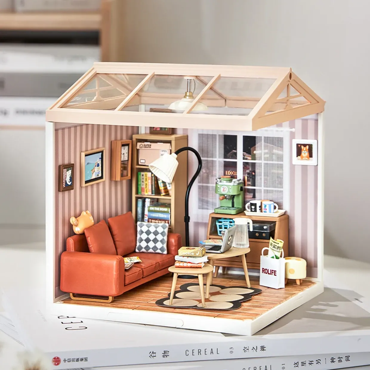 Rolife Cozy Living Lounge Plastic Diorama Kit