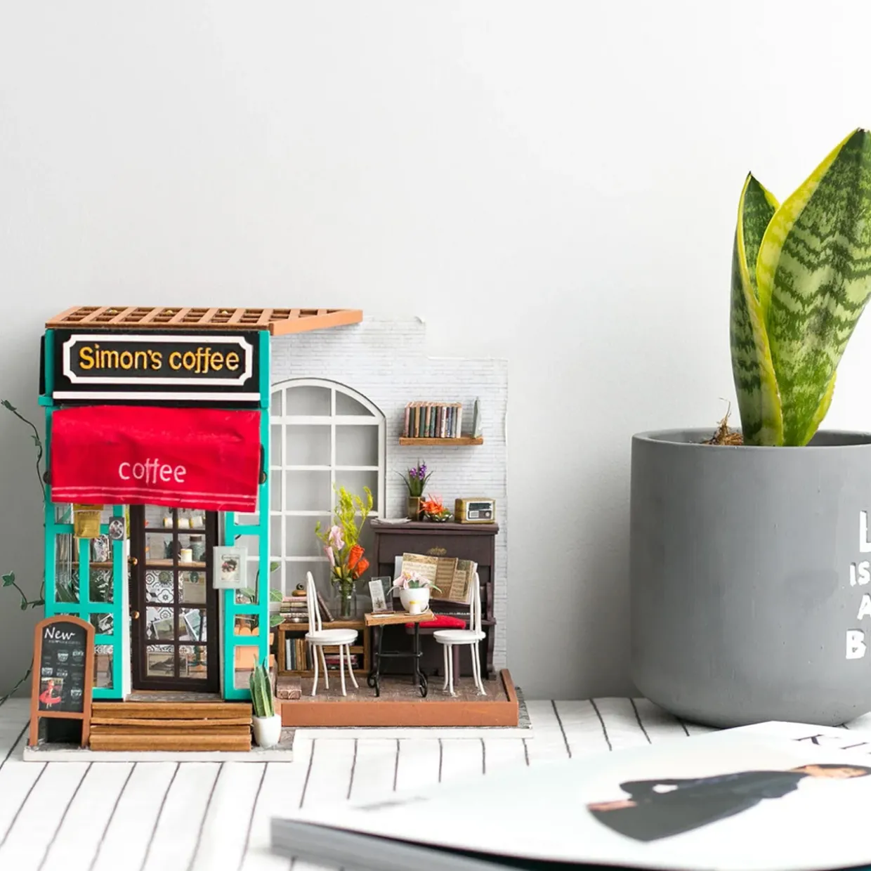 Rolife Simon's Coffee Shop Wooden Diorama Kit