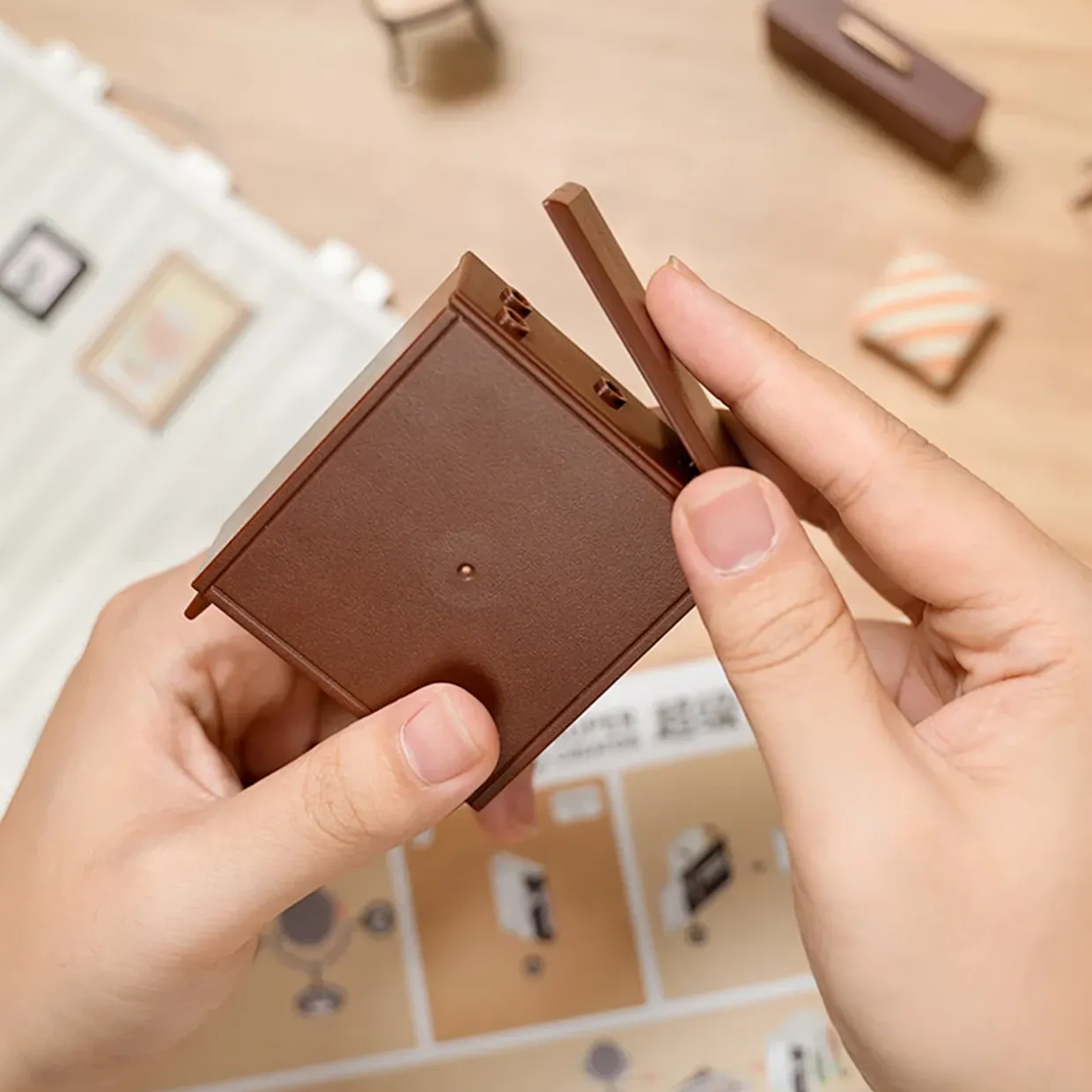 Rolife Sweet Dream Bedroom Plastic Diorama Kit