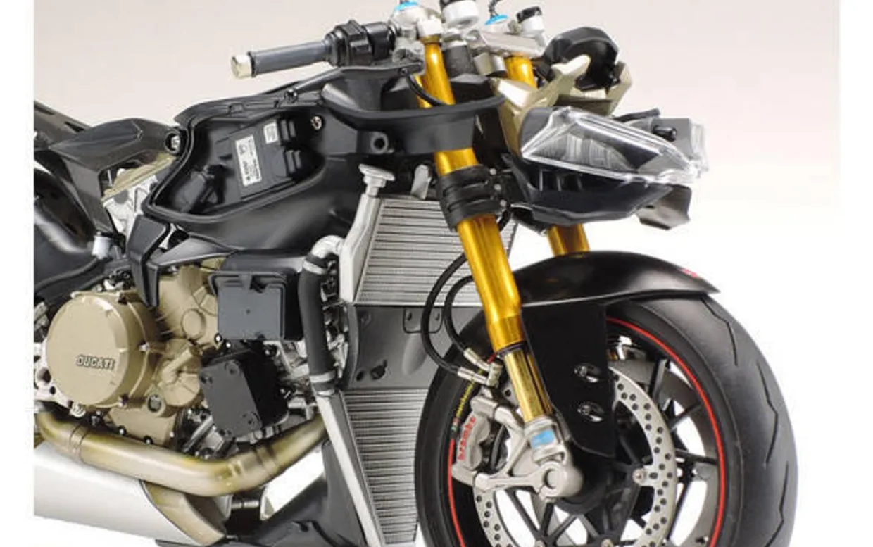 Tamiya 1/12 Ducati 1199 Panigale Tricolor model Kit