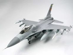 Tamiya 1/32 General Dynamics F-16CJ Fighting Falcon