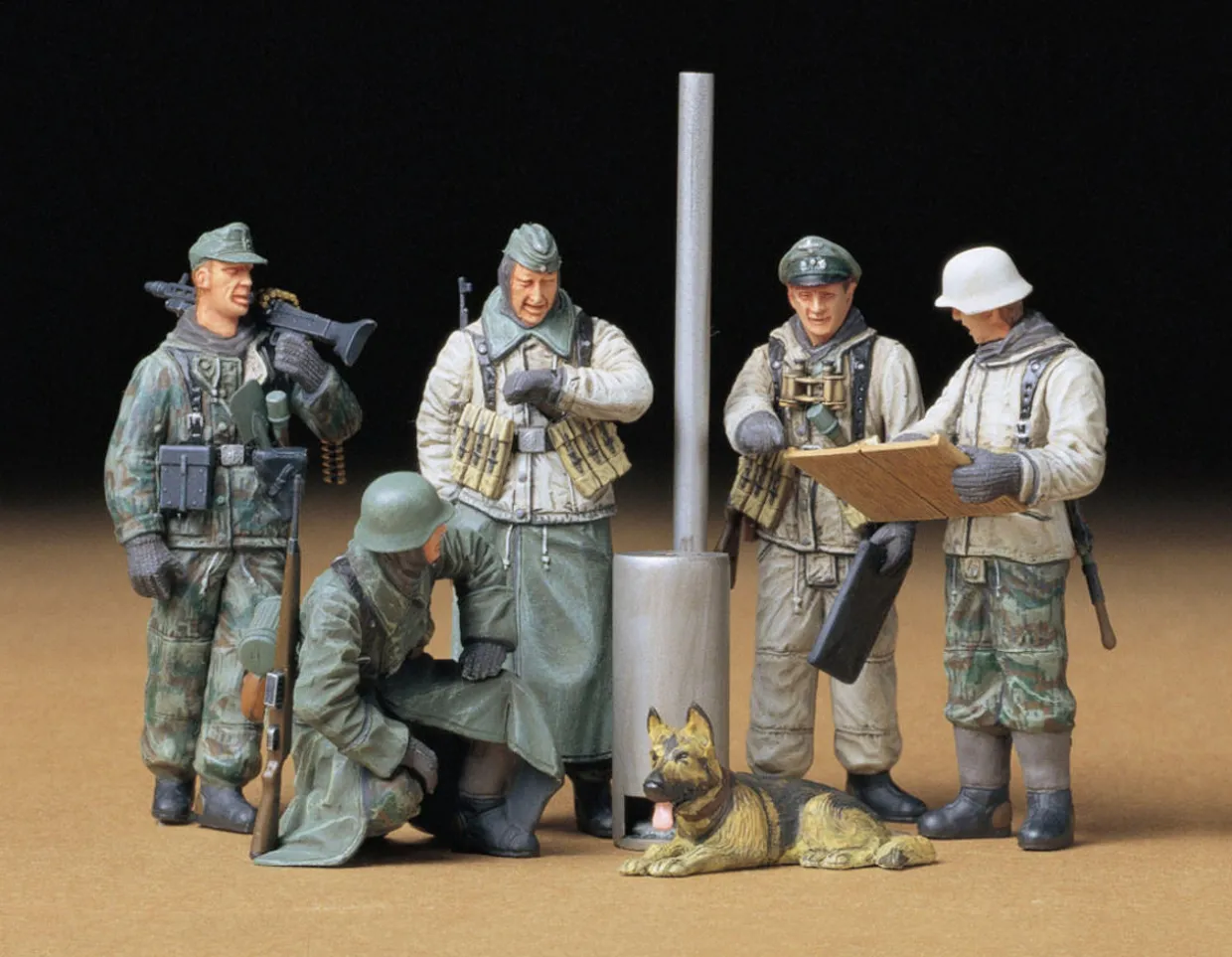 Tamiya 1/35 German Soldiers at Field Briefing