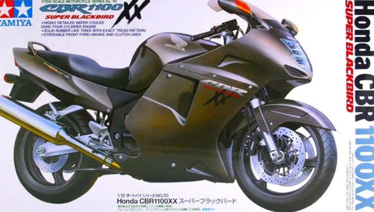 Tamiya 1/12 Honda CBR 1100XX Super Blackbird Model Kit