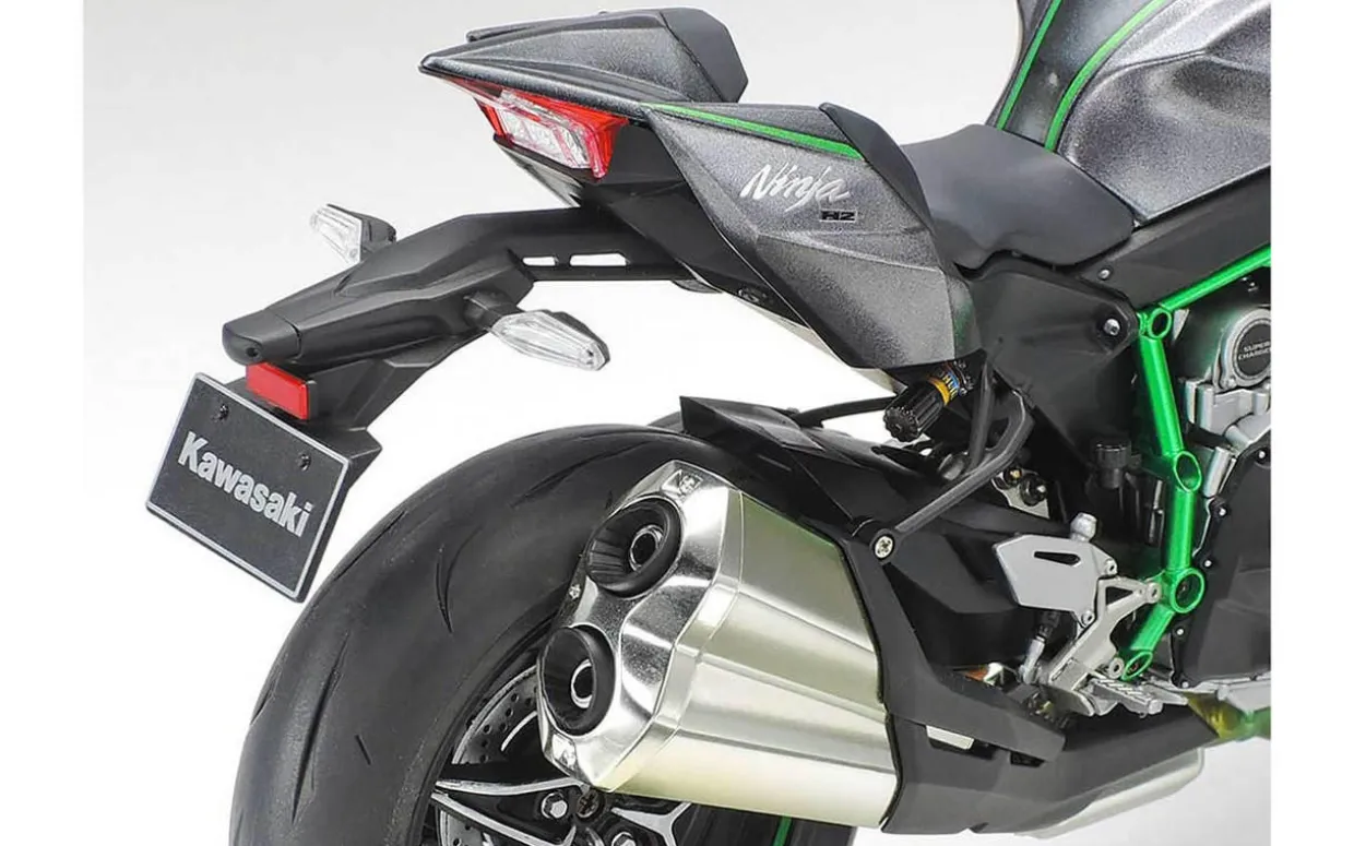 Tamiya 1/12 Kawasaki Ninja HR2 Carbon Model Kit