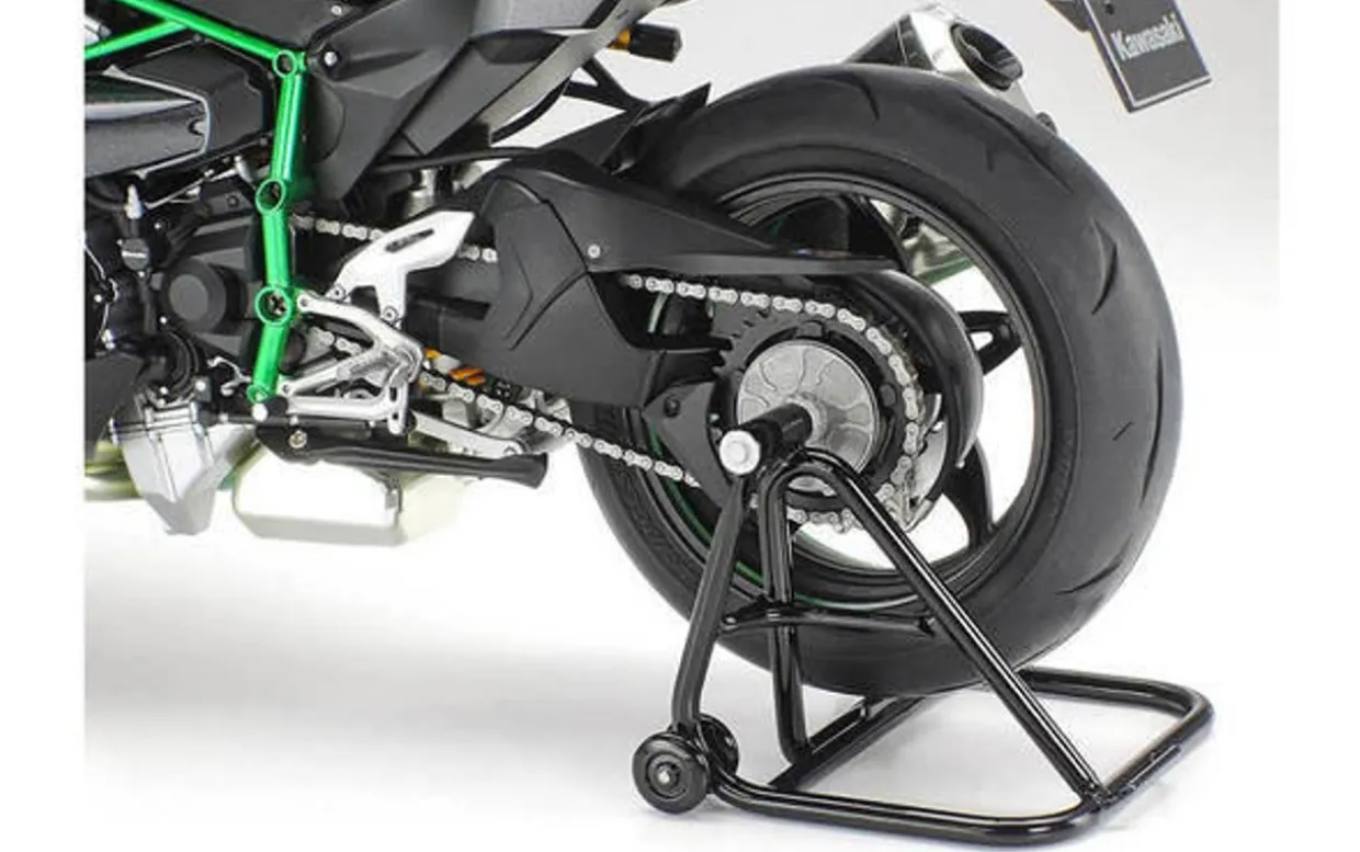 Tamiya 1/12 Kawasaki Ninja HR2 Carbon Model Kit