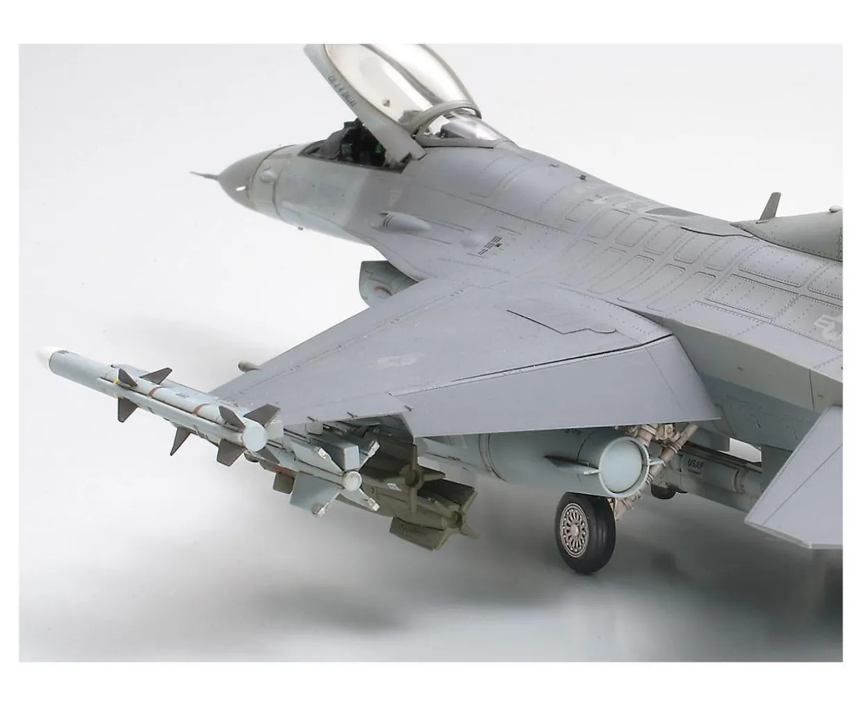 Tamiya 1/48 Lockheed Martin F-16C Block 25/32 Falcon ANG