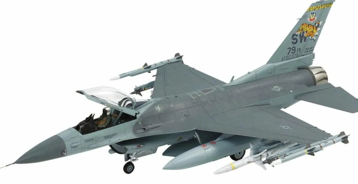 Tamiya 1/72 Lockheed Martin F-16CJ Falcon Block 50