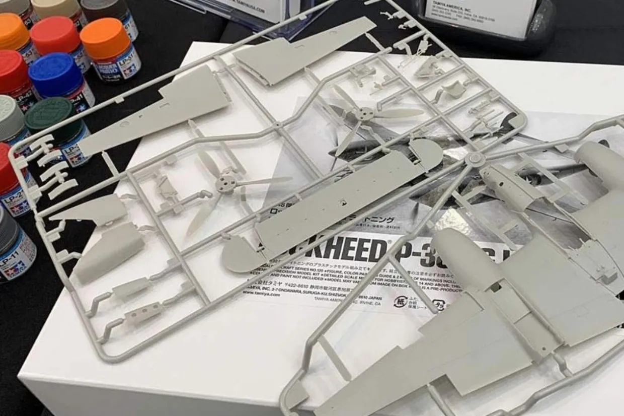 Tamiya 1/48 Lockheed P-38F/G Lightning WW2 Fighter