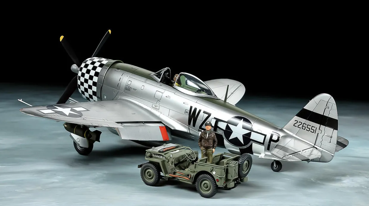 Tamiya 1/48 Republic P-47D Thunderbolt "Bubbletop" & 1/4-ton 4x4 Light Vehicle Model kit