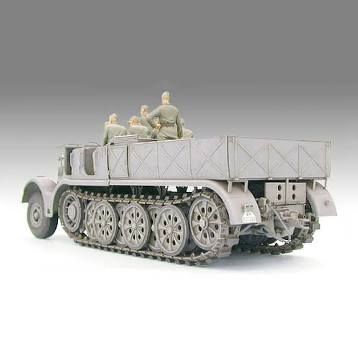 Tamiya 1/35 Sd.Kfz.9 Famo 18 Ton Half-Track