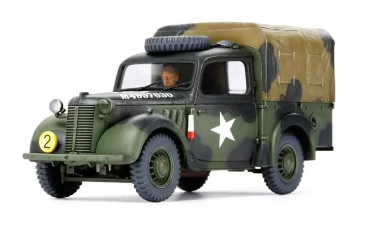 Tamiya 1/48 Supermarine Spitfire Mk.I & Light Utility Car 10HP Model kit