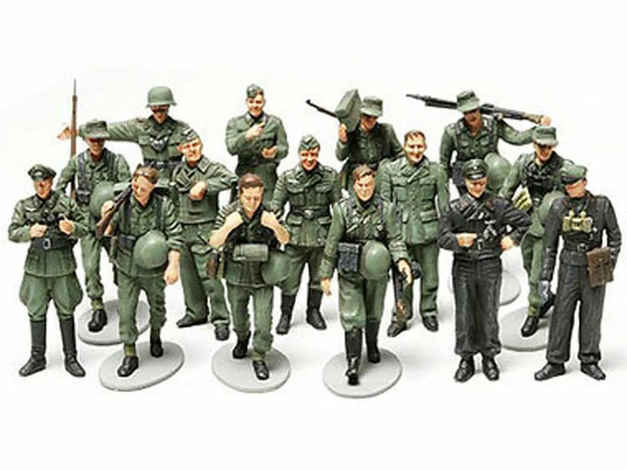 Tamiya 1/48 WWII German Infantry On Manoeuvres