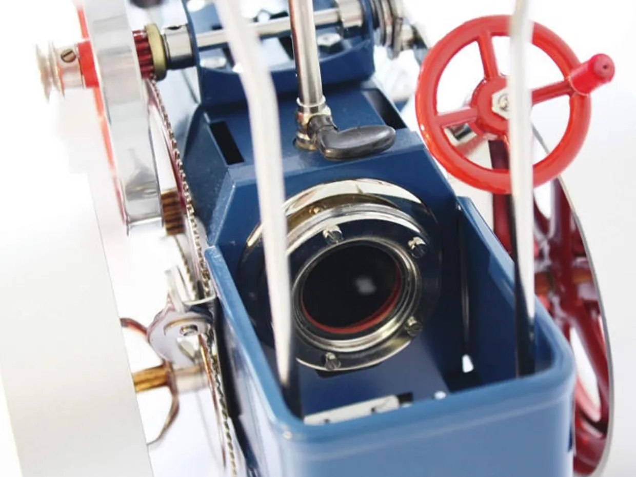 Wilesco D405 Live Steam Traction Engine Blue and Red