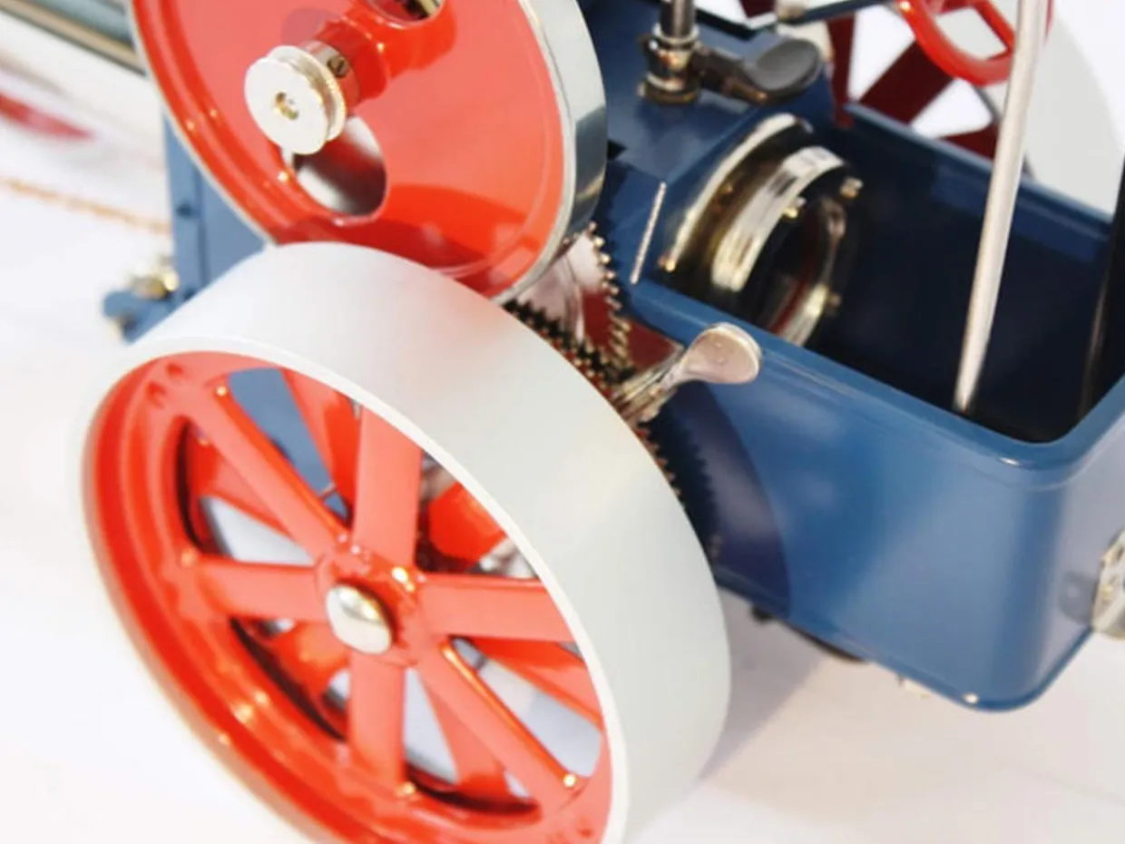 Wilesco D405 Live Steam Traction Engine Blue and Red