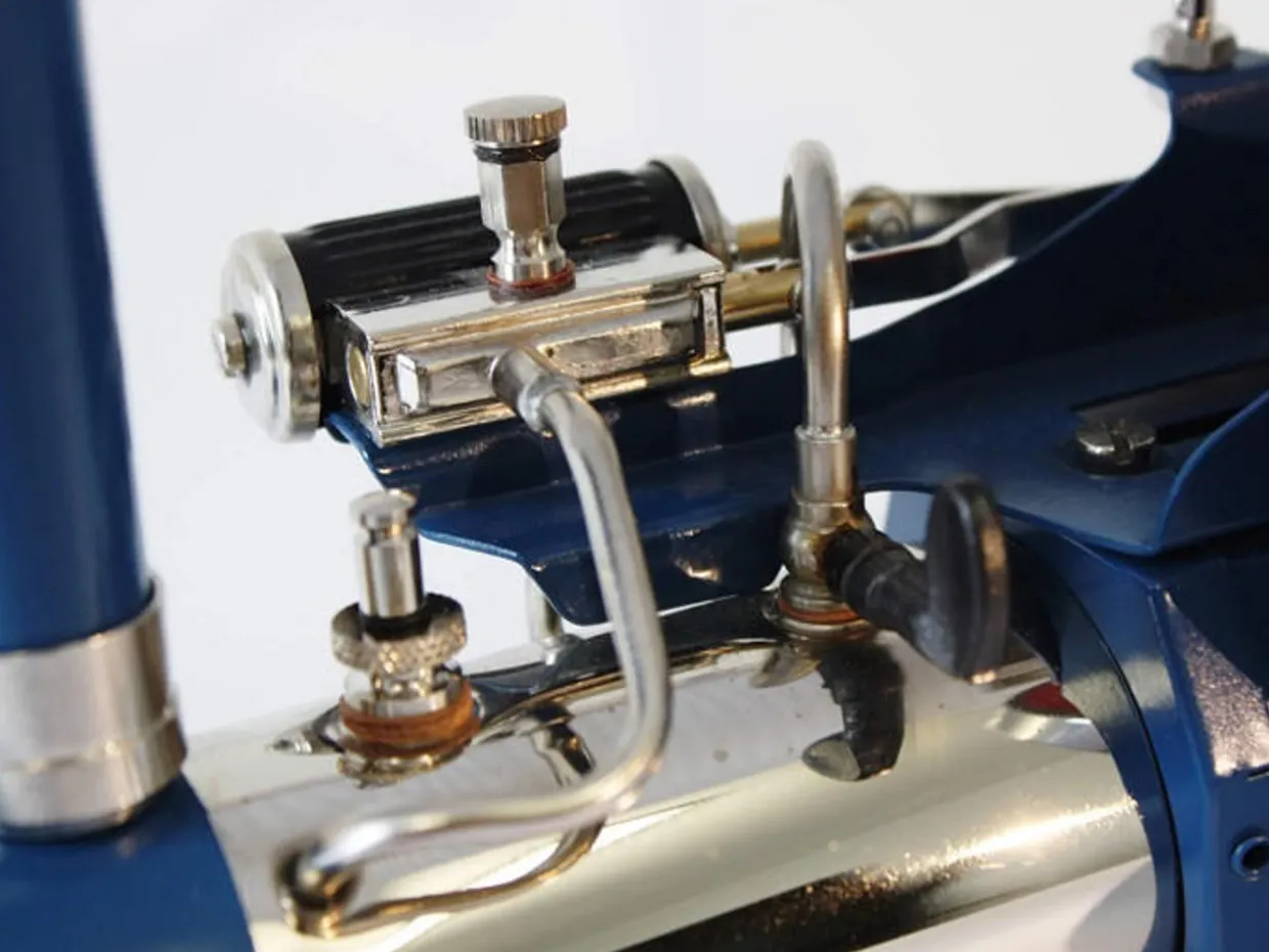 Wilesco D405 Live Steam Traction Engine Blue and Red